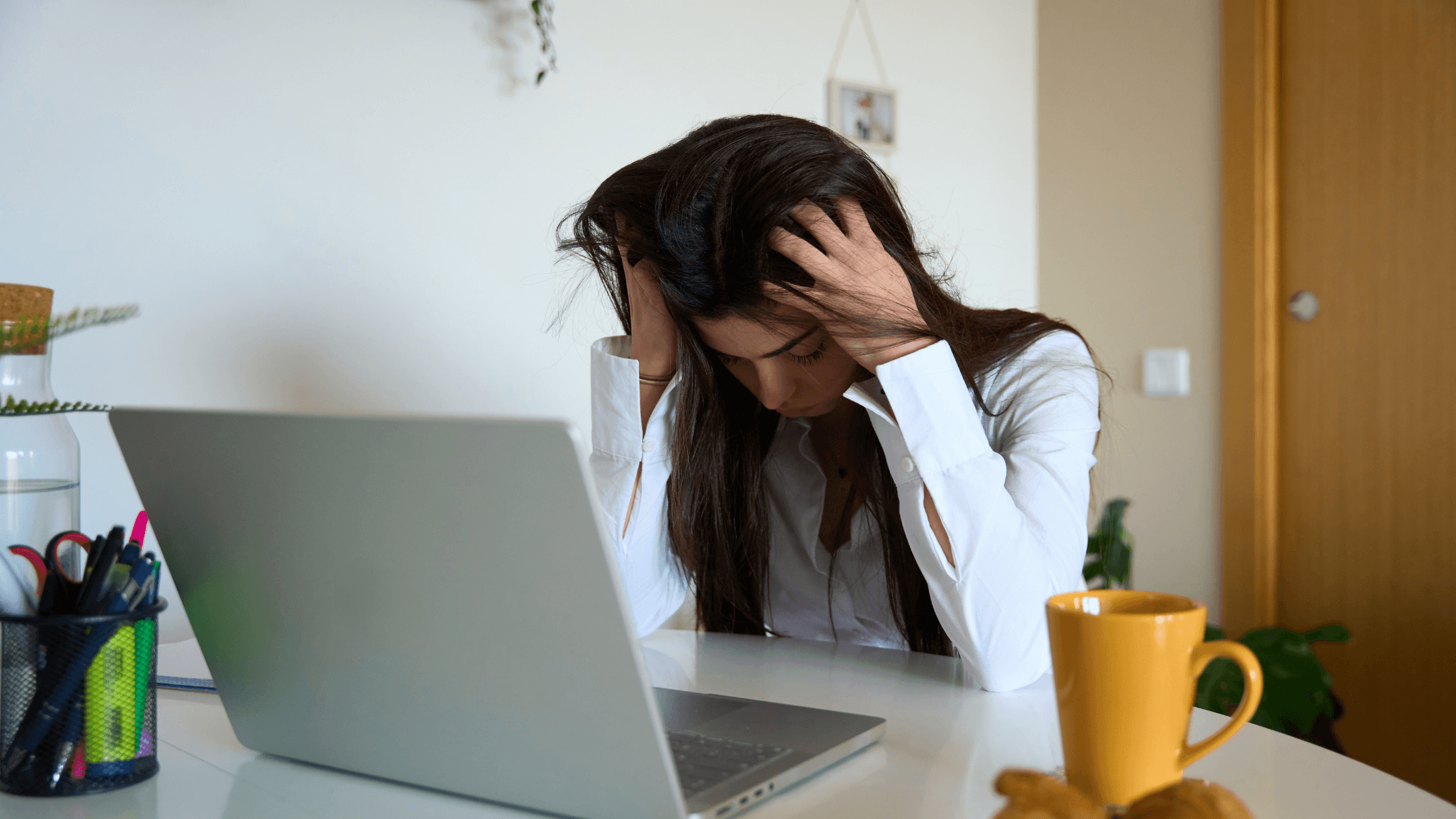 Burnout em profissionais de tecnologia como identificar a exaustão no home office.